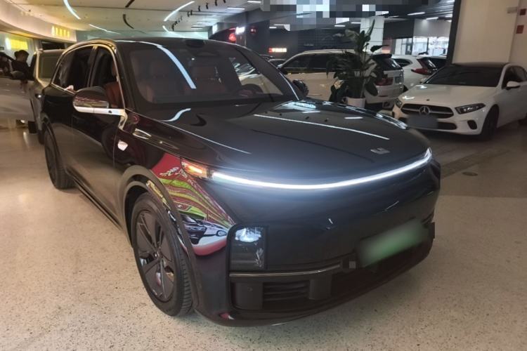 Used Li Auto L7 2025 Max Smart Refresh Edition Front Right 45 Deg