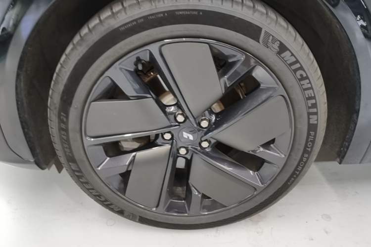 Used Li Auto L7 2025 Ultra Smart Refreshed Edition Left Front Wheel Hub
