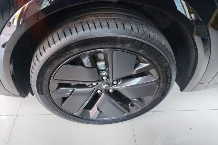 Used Li Auto L7 2025 Max Smart Refresh Edition Left Front Wheel Hub