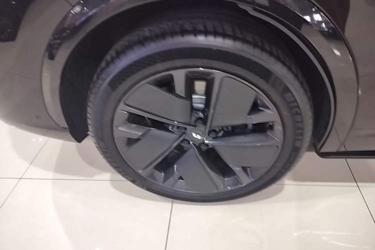 Used Li Auto L7 2025 Pro Smart Refresh Edition Right Rear Wheel Hub