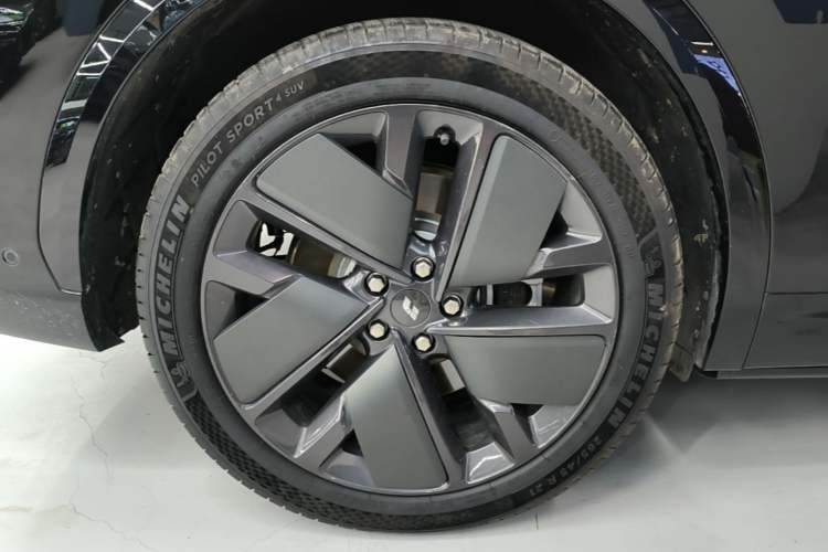 Used Li Auto L7 2025 Max Smart Refresh Edition Right Rear Wheel Hub