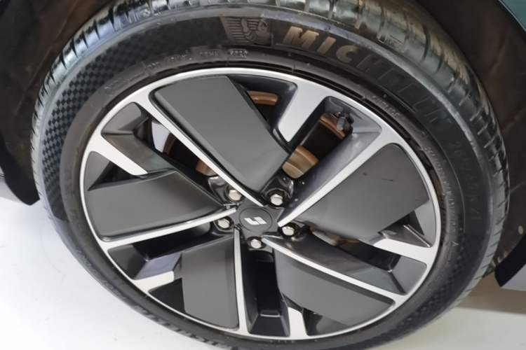 Used Li Auto L7 2025 Ultra Smart Refreshed Edition Right Rear Wheel Hub