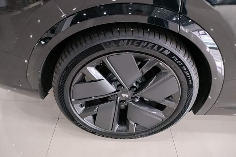 Used Li Auto L7 2025 Ultra Smart Refreshed Edition Right Rear Wheel Hub