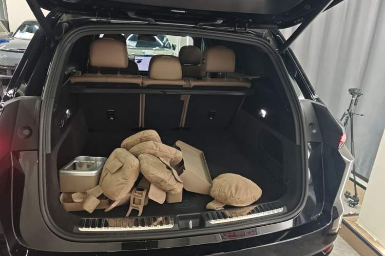 Used Li Auto L7 2025 Pro Smart Refresh Edition Trunk