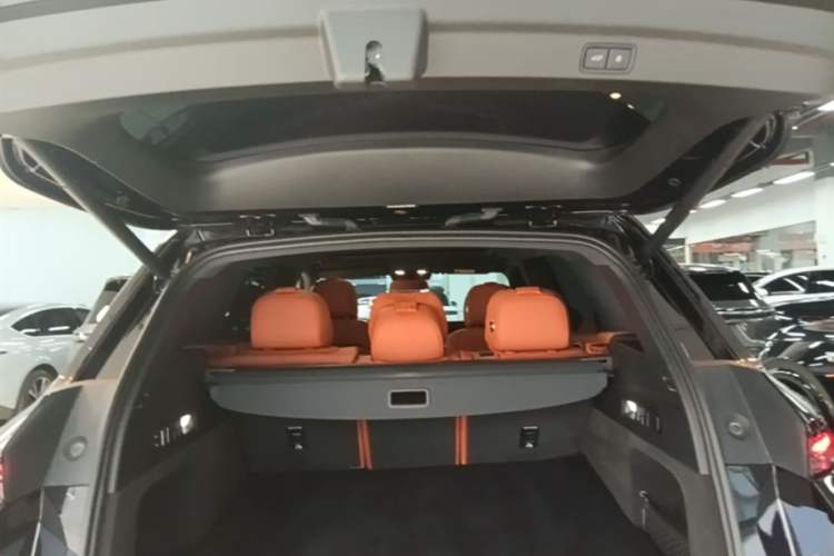 Used Li Auto L7 2025 Max Smart Refresh Edition Trunk