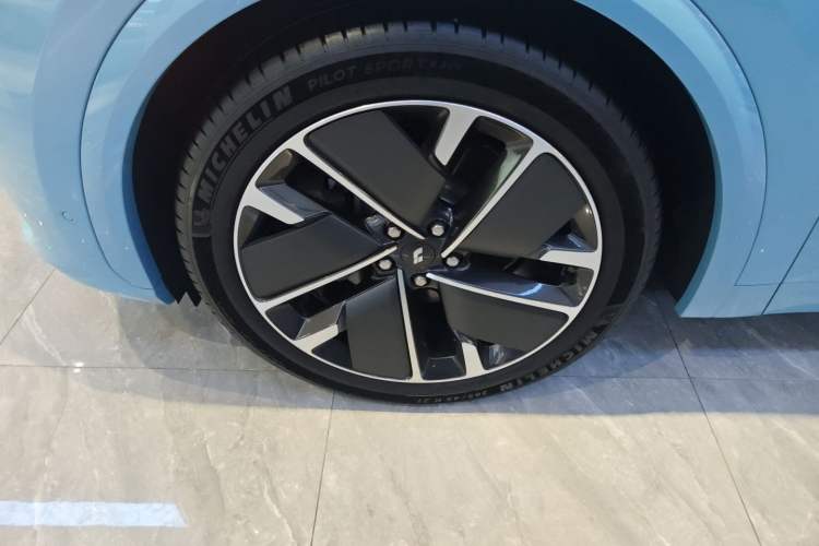 Used Li Auto L7 2025 Ultra Smart Refreshed Edition Exterior 4
