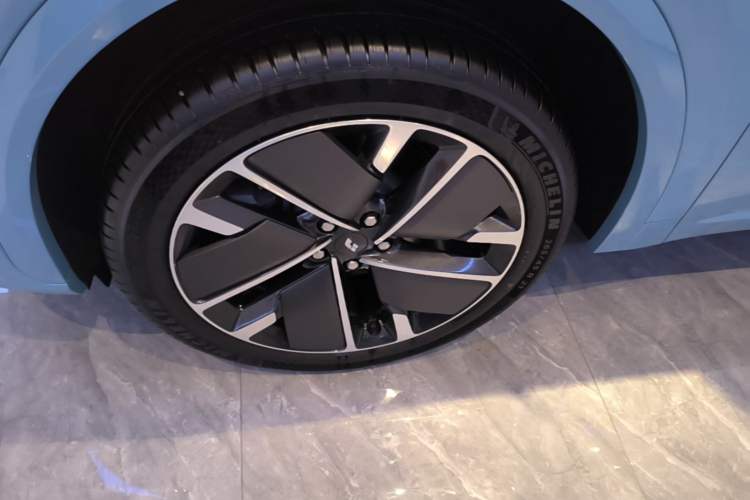 Used Li Auto L7 2025 Ultra Smart Refreshed Edition Left Front Wheel Hub