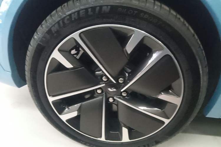 Used Li Auto L7 2025 Ultra Smart Refreshed Edition Right Rear Wheel Hub