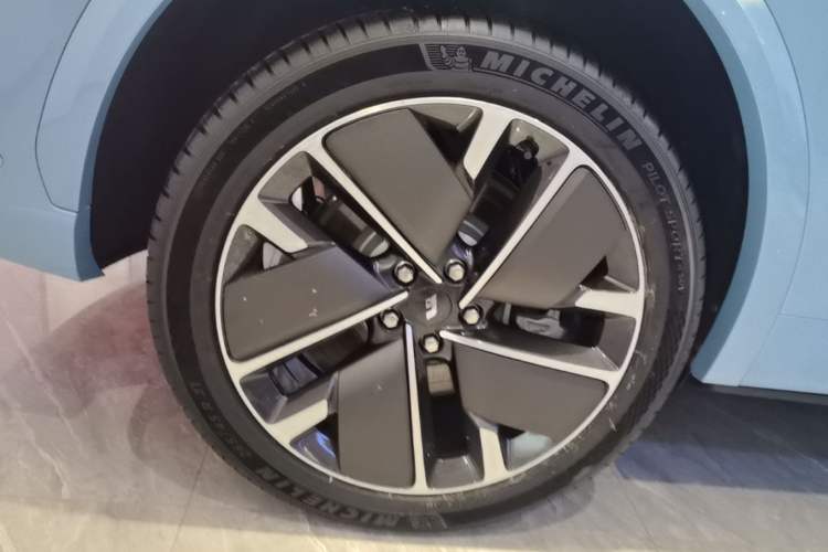 Used Li Auto L7 2025 Ultra Smart Refreshed Edition Right Rear Wheel Hub