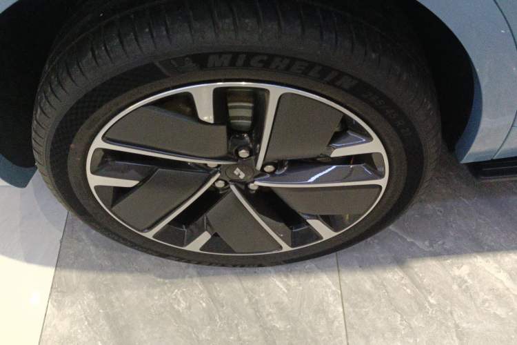 Used Li Auto L7 2025 Ultra Smart Refreshed Edition Right Rear Wheel Hub