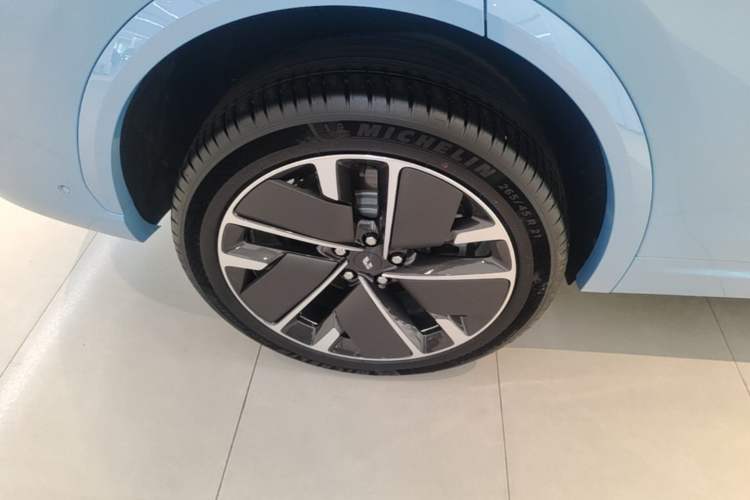 Used Li Auto L7 2025 Ultra Smart Refreshed Edition Right Rear Wheel Hub