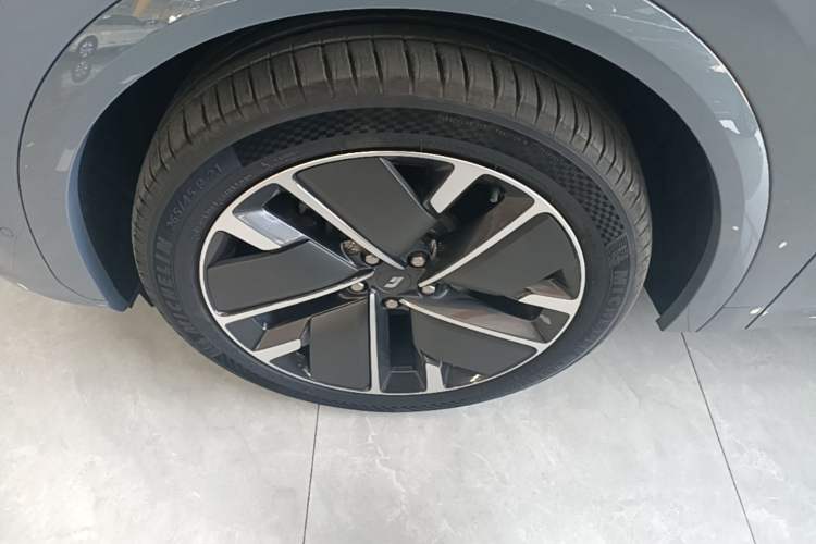 Used Li Auto L7 2025 Ultra Smart Refreshed Edition Exterior 4