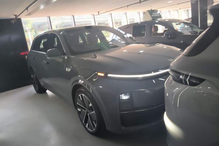 Used Li Auto L7 2025 Max Smart Refresh Edition Front Right 45 Deg