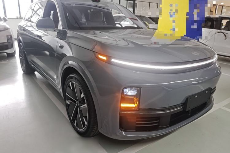 Used Li Auto L7 2025 Max Smart Refresh Edition Front Right 45 Deg