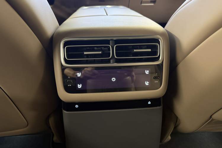Used Li Auto L7 2025 Ultra Smart Refreshed Edition Interior 11