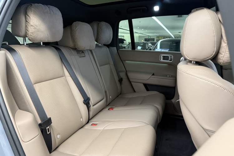 Used Li Auto L7 2025 Ultra Smart Refreshed Edition Interior 4