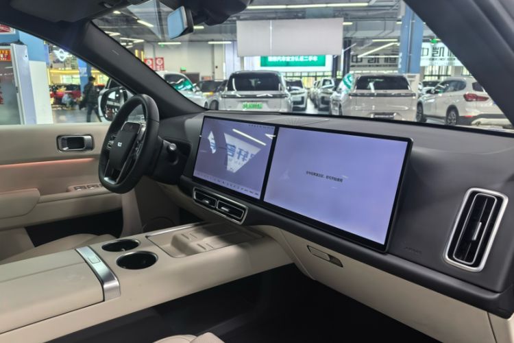 Used Li Auto L7 2025 Max Smart Refresh Edition Interior 9