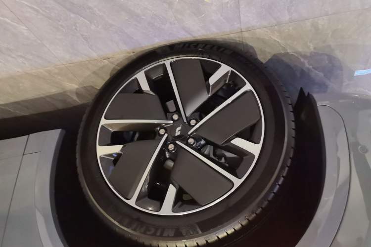 Used Li Auto L7 2025 Ultra Smart Refreshed Edition Left Front Wheel Hub