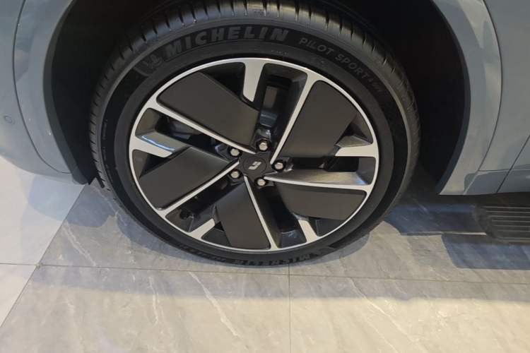 Used Li Auto L7 2025 Ultra Smart Refreshed Edition Left Front Wheel Hub