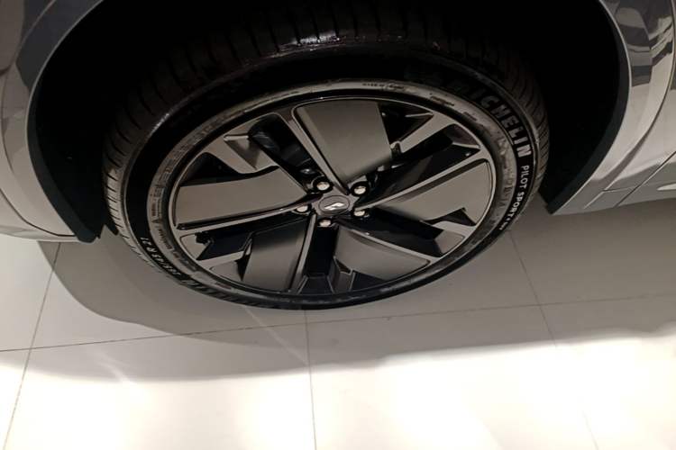Used Li Auto L7 2025 Ultra Smart Refreshed Edition Left Front Wheel Hub