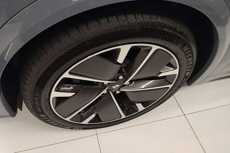 Used Li Auto L7 2025 Ultra Smart Refreshed Edition Left Front Wheel Hub