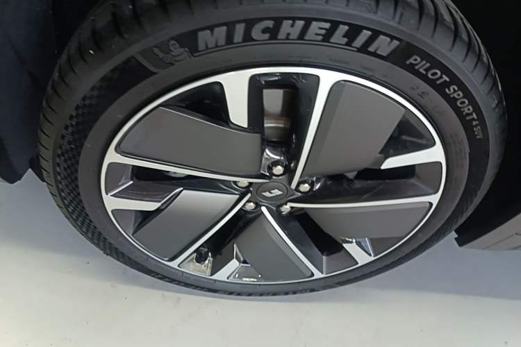 Used Li Auto L7 2025 Ultra Smart Refreshed Edition Left Front Wheel Hub