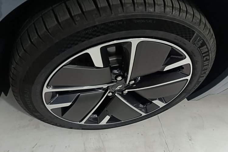 Used Li Auto L7 2025 Ultra Smart Refreshed Edition Left Front Wheel Hub