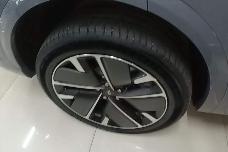 Used Li Auto L7 2025 Max Smart Refresh Edition Right Rear Wheel Hub