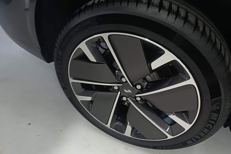 Used Li Auto L7 2025 Ultra Smart Refreshed Edition Right Rear Wheel Hub