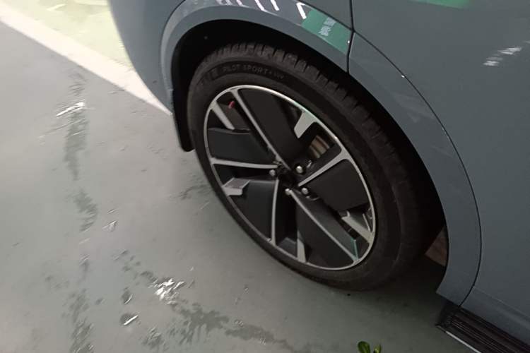 Used Li Auto L7 2025 Ultra Smart Refreshed Edition Right Rear Wheel Hub