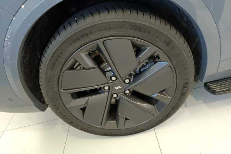 Used Li Auto L7 2025 Ultra Smart Refreshed Edition Right Rear Wheel Hub