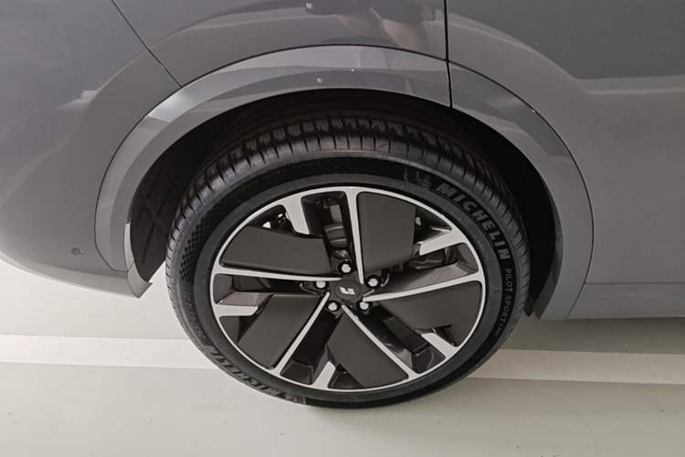 Used Li Auto L7 2025 Max Smart Refresh Edition Right Rear Wheel Hub