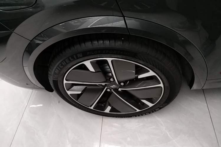 Used Li Auto L7 2025 Max Smart Refresh Edition Right Rear Wheel Hub