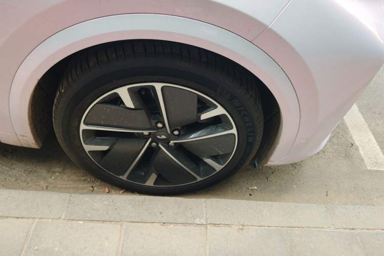 Used Li Auto L7 2025 Ultra Smart Refreshed Edition Right Front Wheel Hub