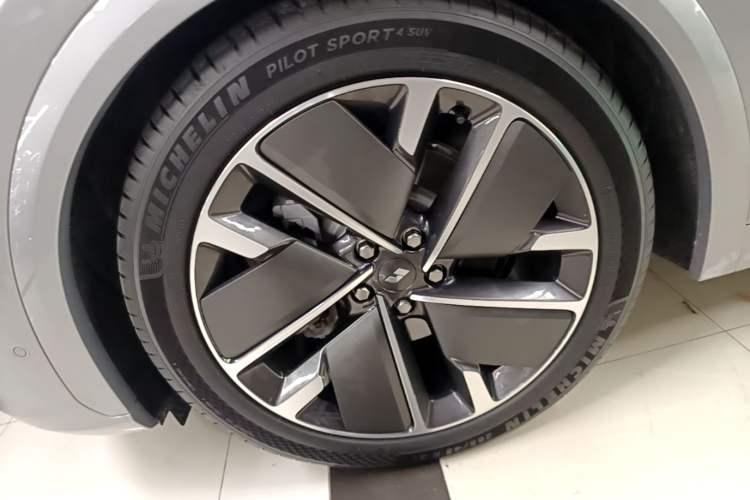 Used Li Auto L7 2025 Max Smart Refresh Edition Exterior 4