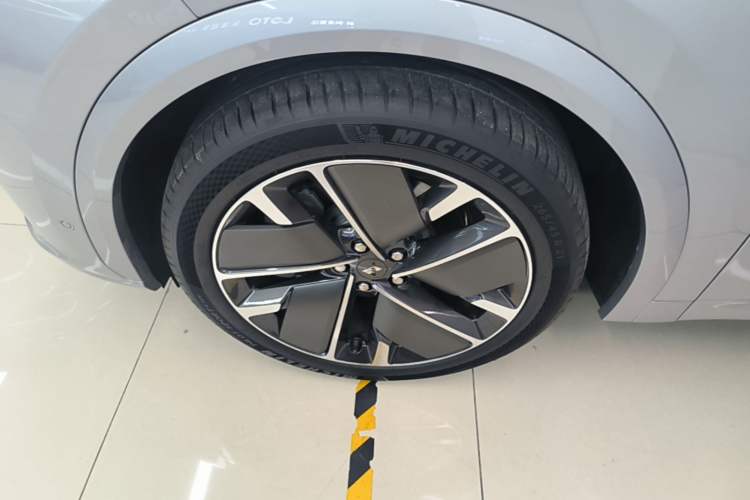 Used Li Auto L7 2025 Max Smart Refresh Edition Left Front Wheel Hub