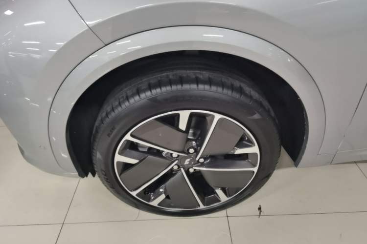 Used Li Auto L7 2025 Max Smart Refresh Edition Left Front Wheel Hub