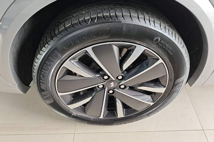 Used Li Auto L7 2025 Ultra Smart Refreshed Edition Right Rear Wheel Hub