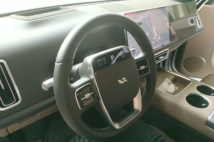 Used Li Auto L7 2025 Max Smart Refresh Edition Center Console