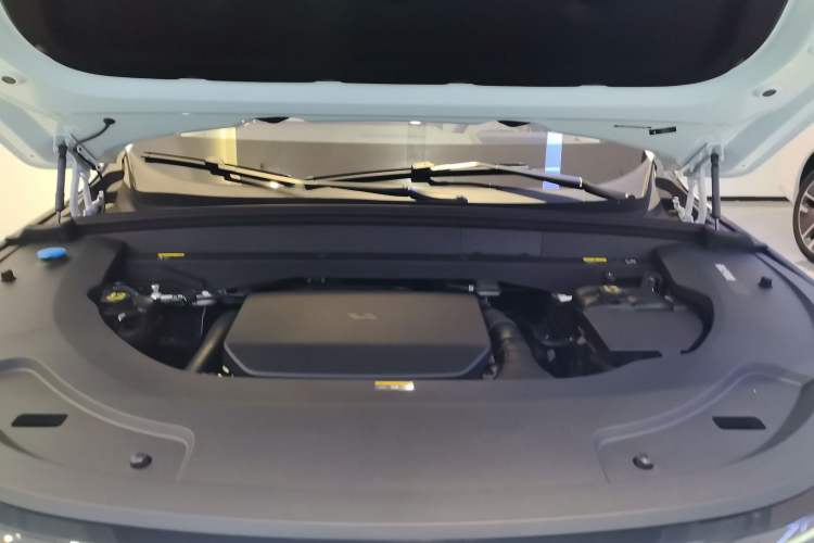Used Li Auto L7 2025 Ultra Smart Refreshed Edition Engine Bay