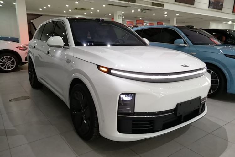Used Li Auto L7 2025 Max Smart Refresh Edition Front Right 45 Deg