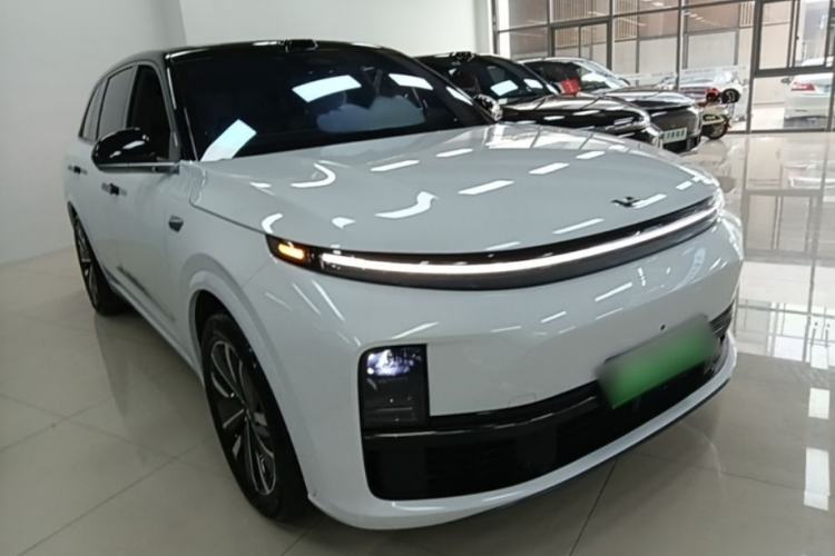 Used Li Auto L7 2025 Max Smart Refresh Edition Front Right 45 Deg