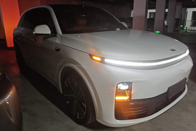 Used Li Auto L7 2025 Max Smart Refresh Edition Front Right 45 Deg