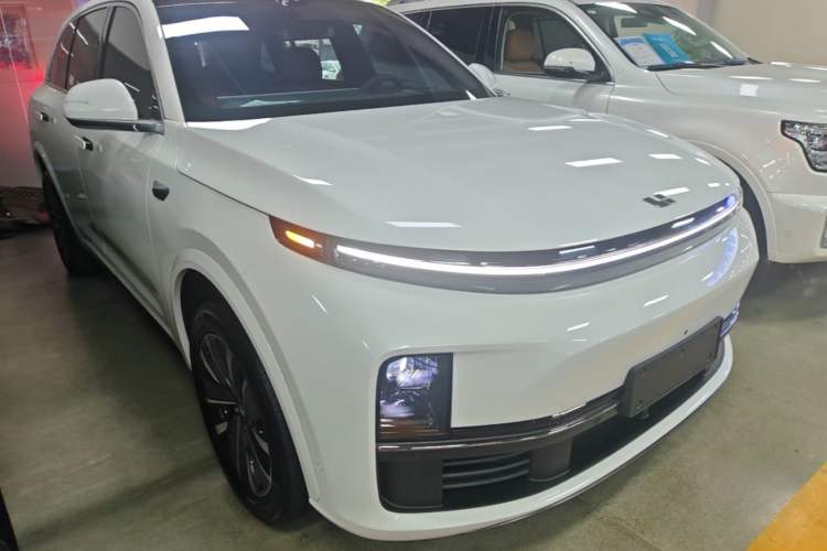 Used Li Auto L7 2025 Max Smart Refresh Edition Front Right 45 Deg
