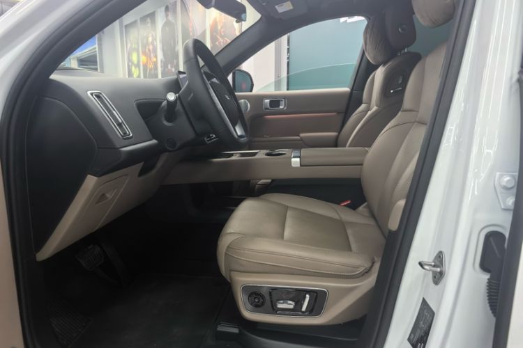 Used Li Auto L7 2025 Max Smart Refresh Edition Interior 12