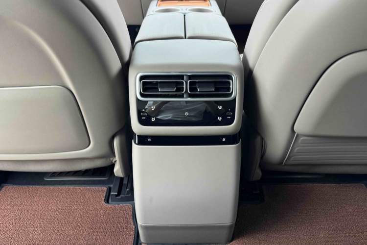 Used Li Auto L7 2025 Max Smart Refresh Edition Interior 6