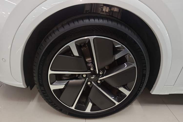Used Li Auto L7 2025 Ultra Smart Refreshed Edition Left Front Wheel Hub