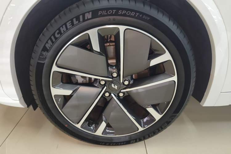 Used Li Auto L7 2025 Ultra Smart Refreshed Edition Left Front Wheel Hub