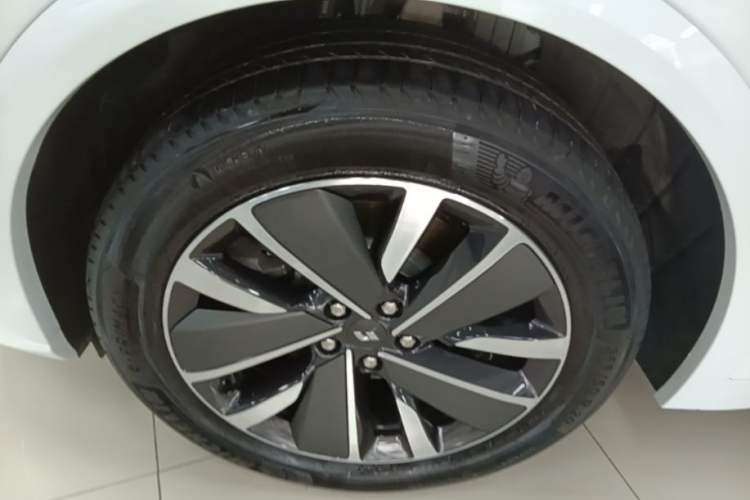 Used Li Auto L7 2025 Max Smart Refresh Edition Left Front Wheel Hub