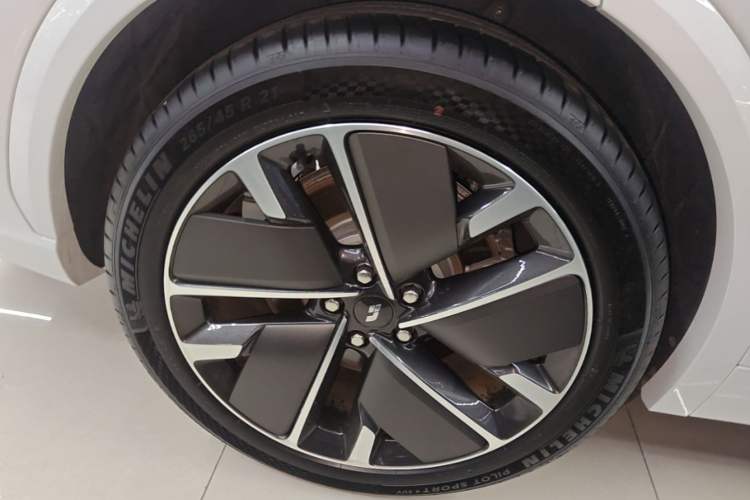 Used Li Auto L7 2025 Ultra Smart Refreshed Edition Right Rear Wheel Hub